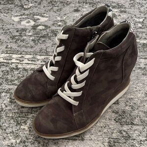 Stylish Women's Wedge Sneakers